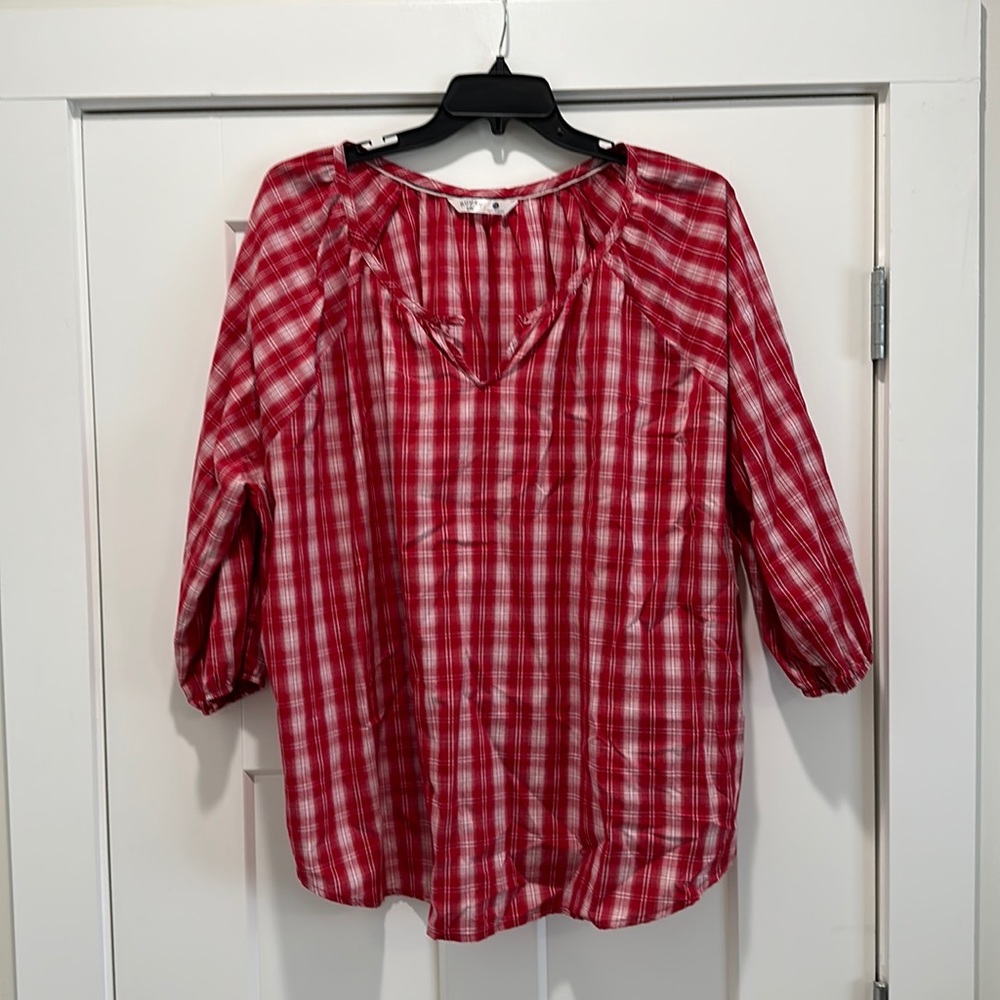 Riders by Lee Red 3/4 sleeve top. Elastic on sleeve openings.